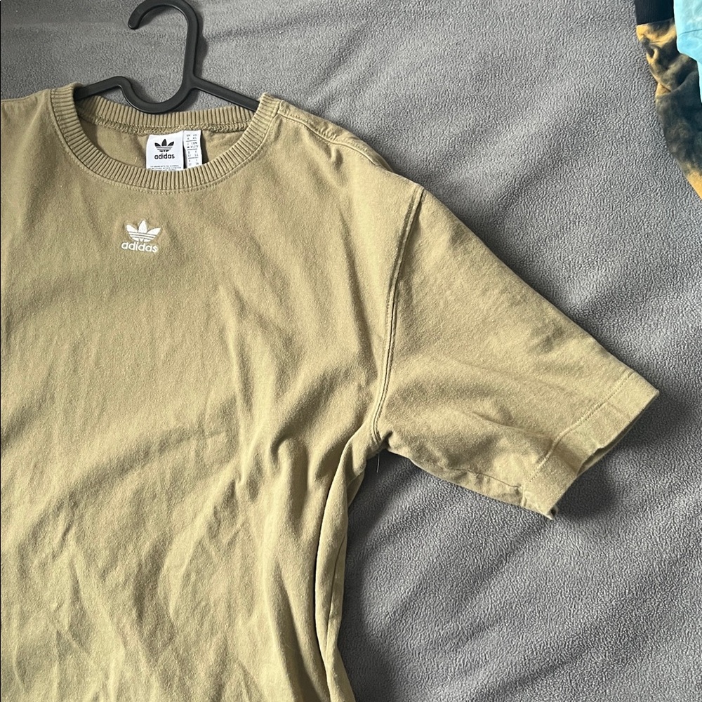 Adidas embroidery logo oversized khaki-green cotton tee